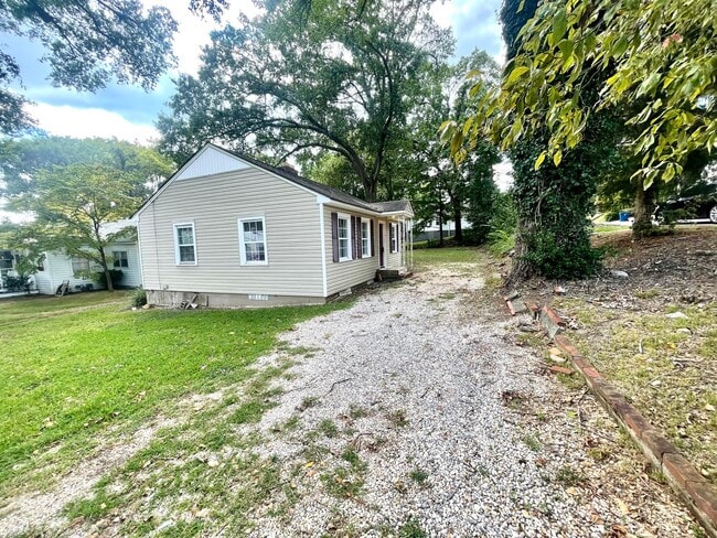 Photo - 3 Bed 2 Bath in Anniston
