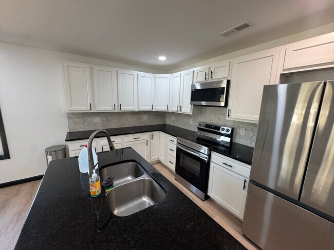 Photo - 1015 Glezen St