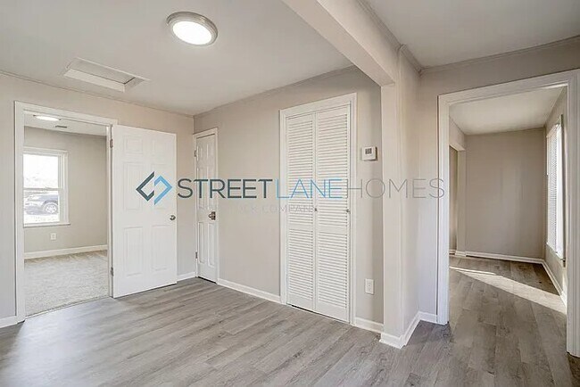 Photo - 901 E South 2nd St