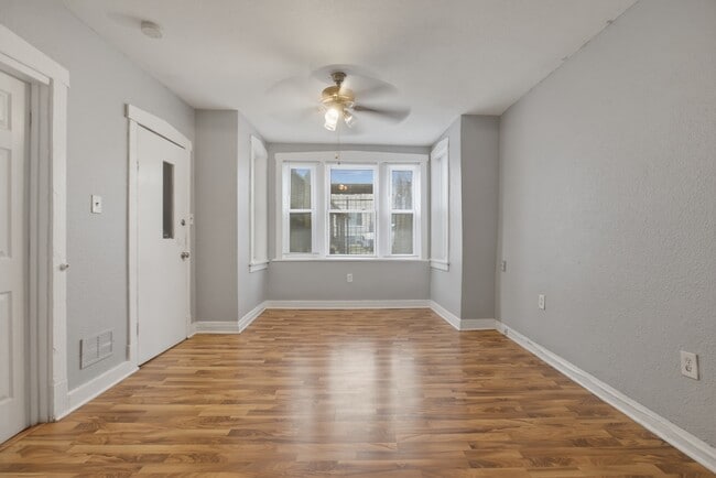 Photo - 1752 Drake Unit G