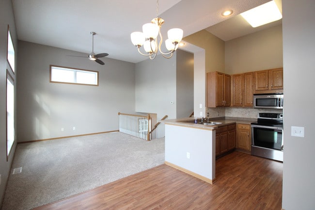 Photo - 10515 Pond Curve