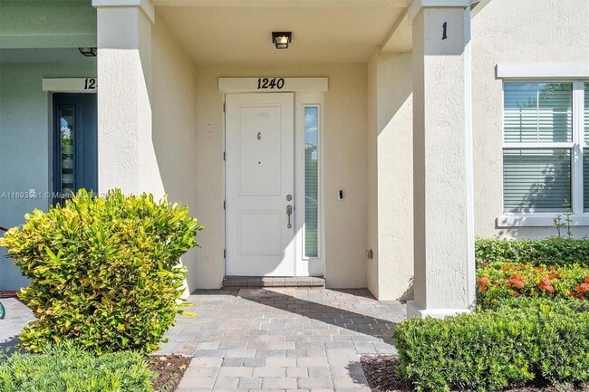 Building Photo - 1240 Eucalyptus Dr