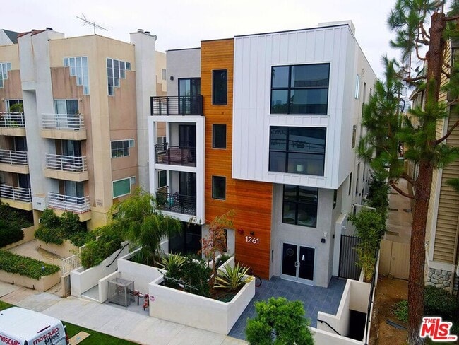 Building Photo - 1261 Stoner Ave Unit 401 Rental