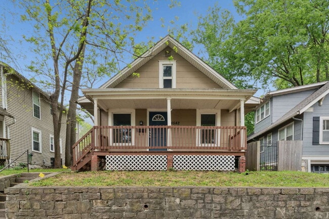 Building Photo - Charming 2-Bedroom Home!