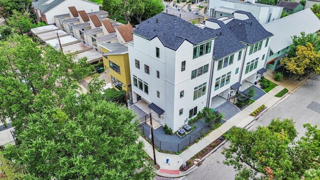 Building Photo - 2303 Yupon St Rental