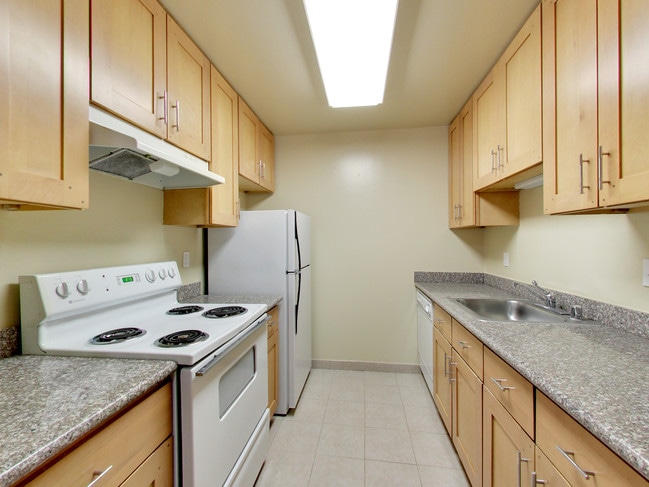 cocina de galera - Marinian Towers Apartments