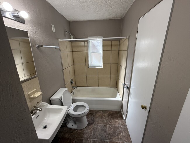 Photo - 206 Locust St Unidad 5