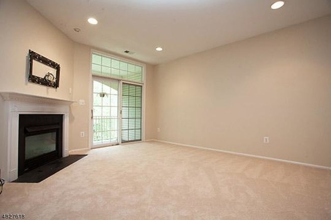 Photo - 321 Edmonton Ct