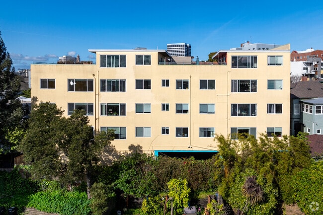 Bel Aire Courtyard