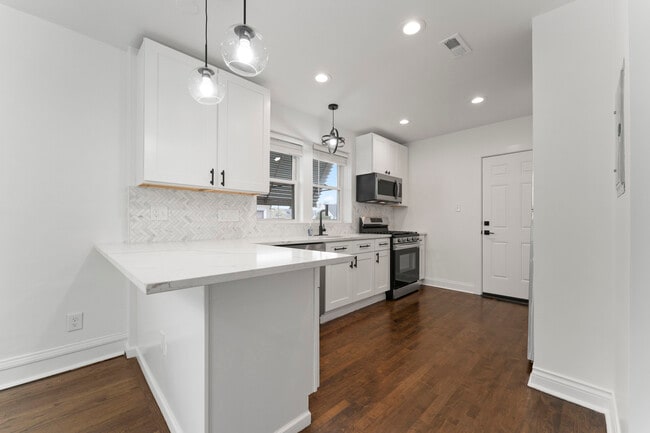 5304 W Cornelia Ave