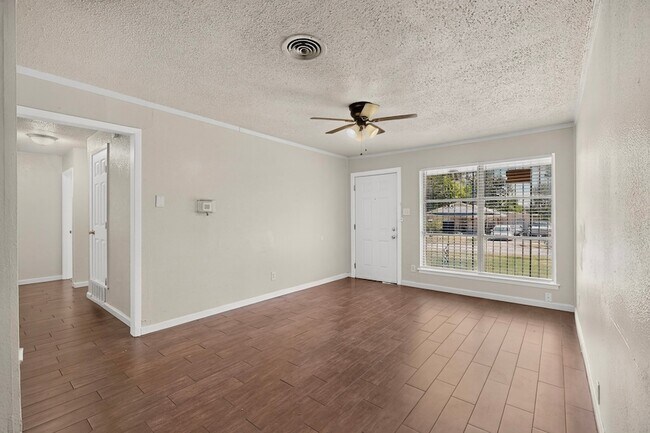 Photo - 937 Cleardale Dr