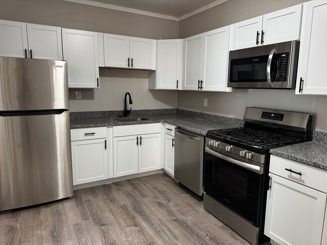 Building Photo - 69 Saint John Ave Rental