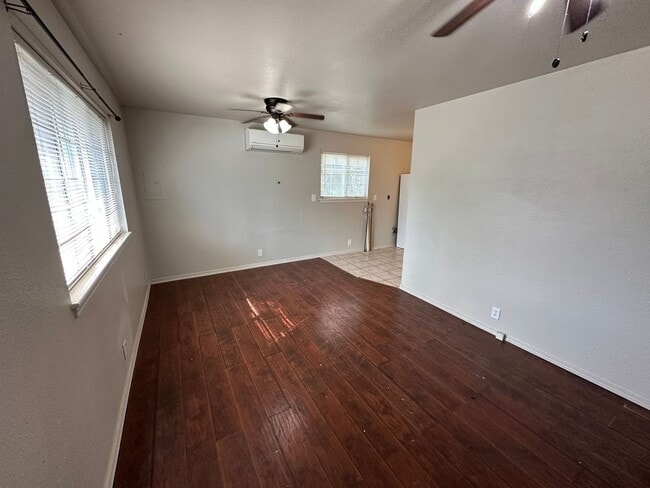 Photo - 313 N Kentucky St