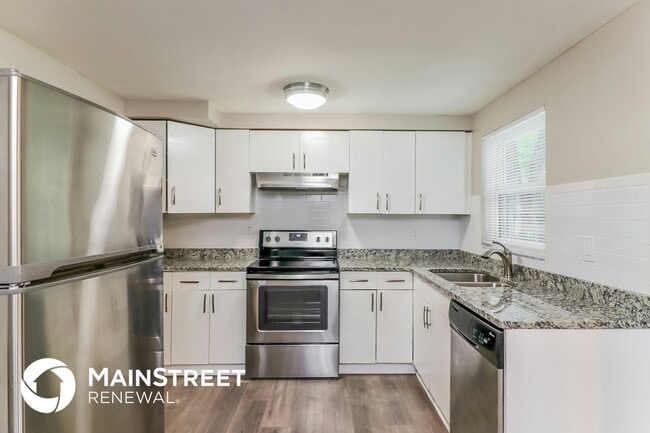 Photo - 921 Hillside Dr