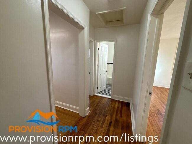 Photo - 2928 Cornwall Rd