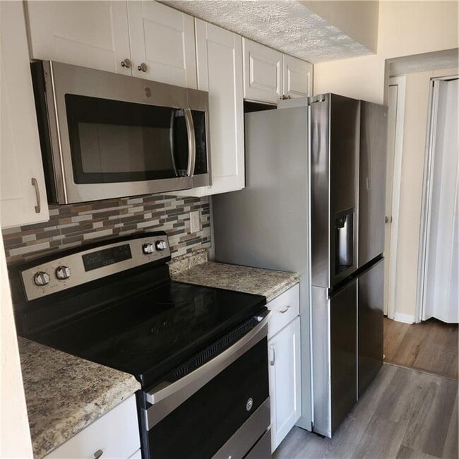 Photo - 293 Country Club Dr