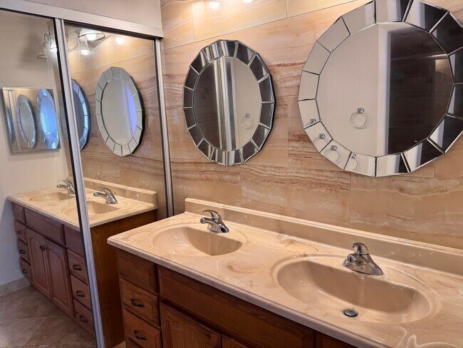 Photo - 5574 Witney Dr Unit 102