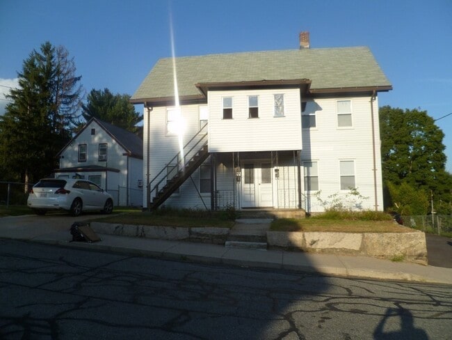 Building Photo - 87 High St Unit 3