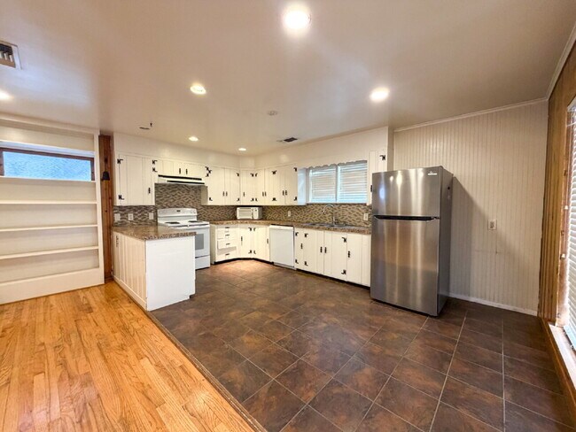 Photo - Gorgeous Mid Century Style Located in the Medical District!