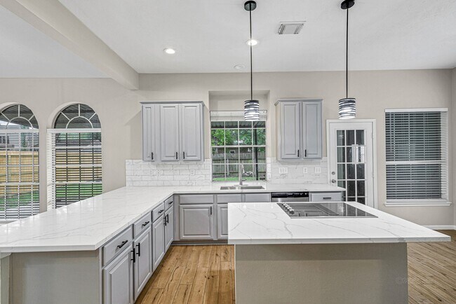 Photo - 8827 Lawncliff Ln
