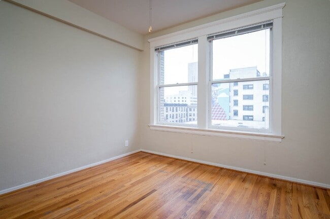 Maurice Dear Apartments