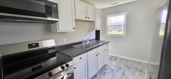 Photo - 4121 Monroe St