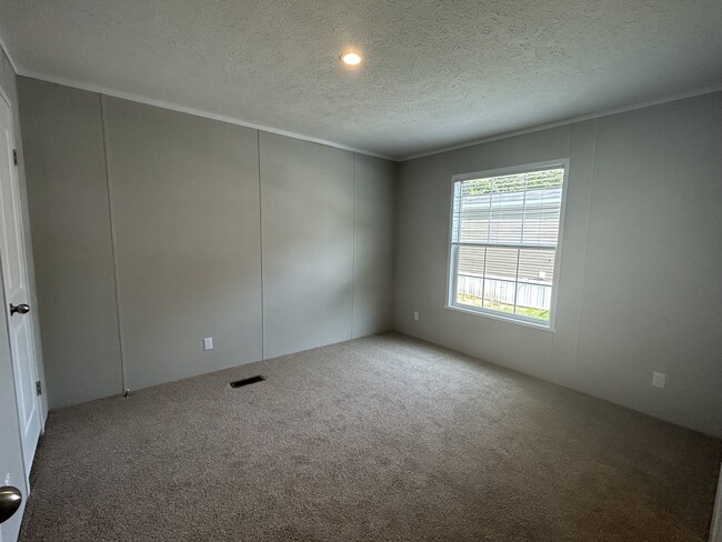 Photo - 2431 8 Mile Rd