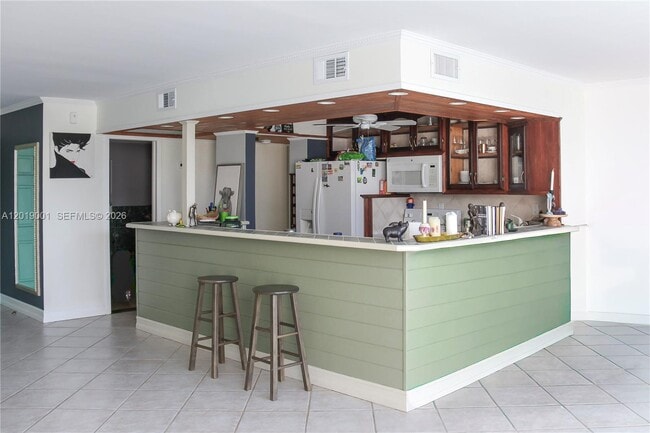 Building Photo - 2001 Atlantic Shores Blvd Unit 312