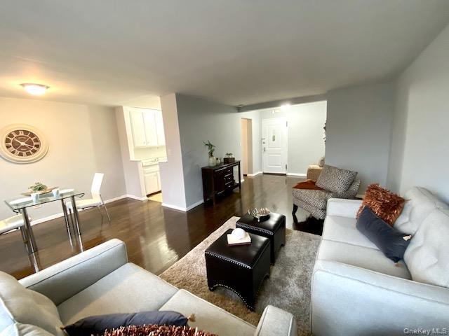 Photo - 43-60-60 Douglaston Pkwy Unidad 101