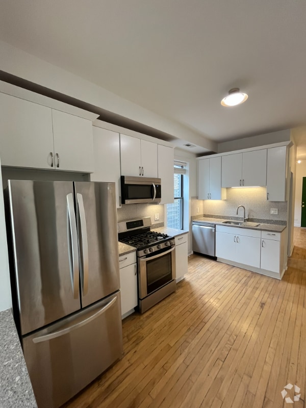 Building Photo - 1320 N Wicker Park Ave Rental