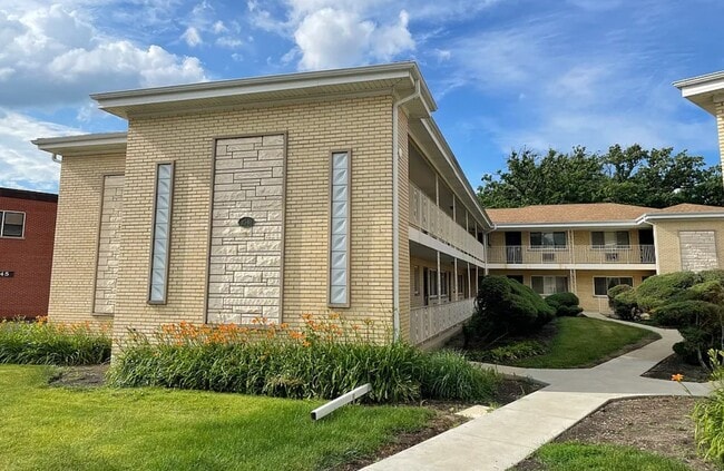Building Photo - 1041 N Northwest Hwy Unit A