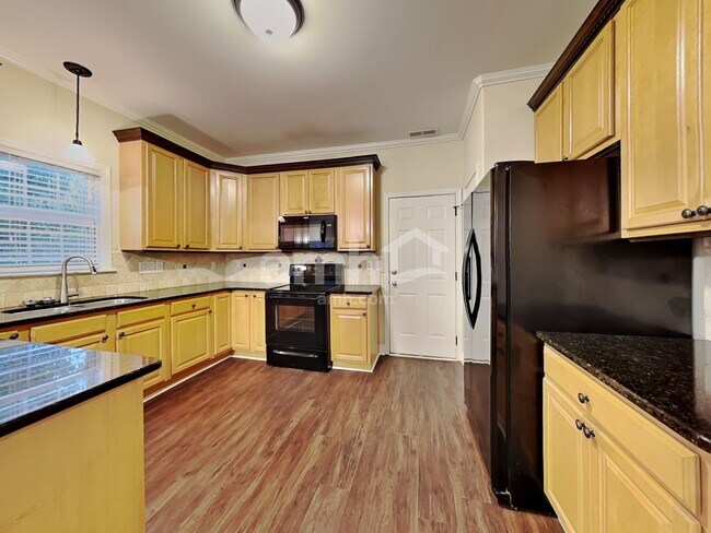 Photo - 483 Quick Silver Dr