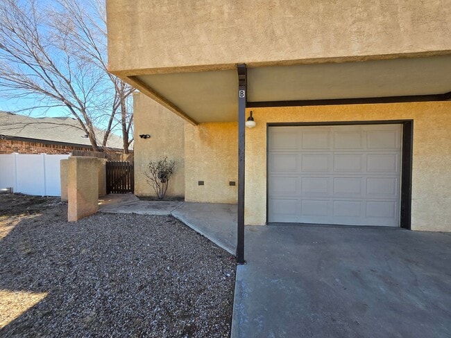 Building Photo - Move in ready!