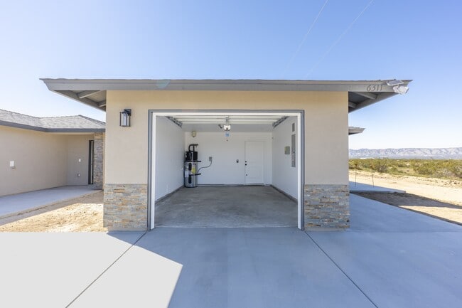 6151 Poppy Blvd Unidad D