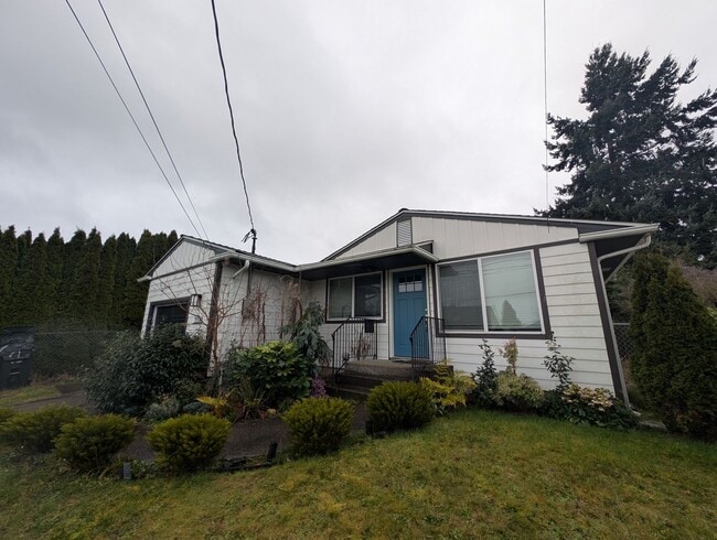 Photo - Refreshed 3 Bedroom in Tacoma - HUGE Fenced Yard & Outdoor Space. Available Now!