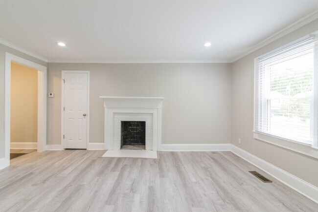 Photo - 2336 Barry St