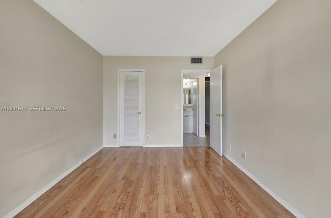 Photo - 1020 Exeter Unit 1020