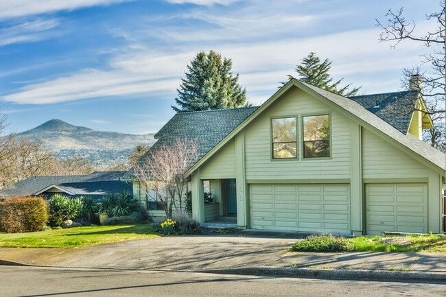 Building Photo - Incredible Peaceful View of the Valley 3 b...