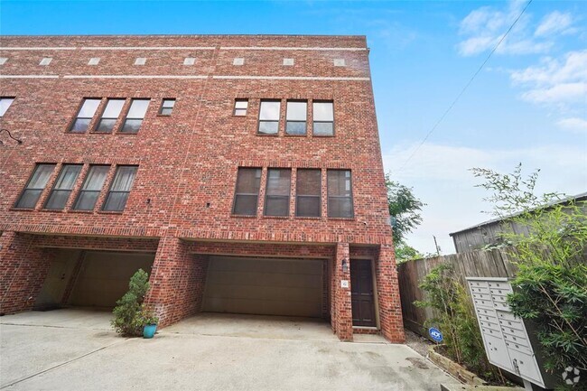 Building Photo - 2424 Navigation Blvd Rental