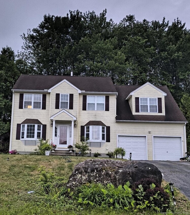 Photo - 41 Stonehouse Way (Torrington, CT)