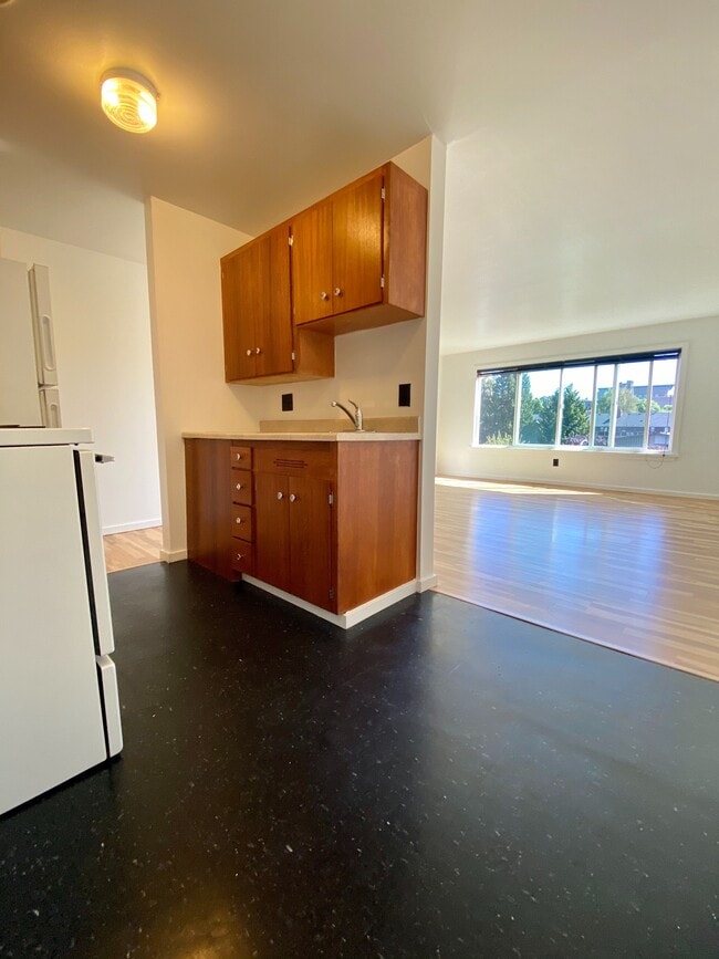 Photo - Escolier Apartments