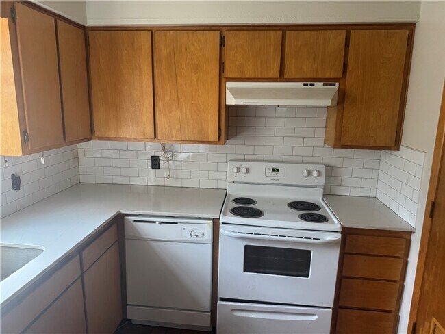 Photo - 645 W Adams St