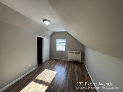 Photo - 933 Front Ave