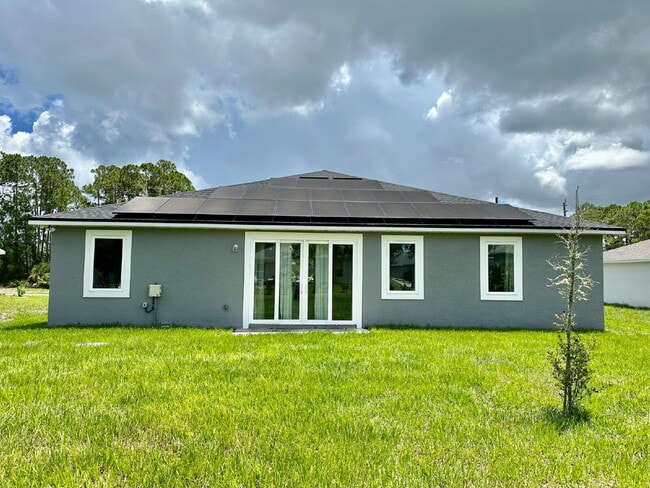 Photo - Private Master Bedroom and Bathroom available in a Large, Modern Home.
The Master Bedroom feature...
