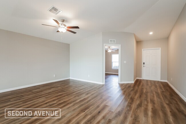 Photo - 230 Malden Ave S