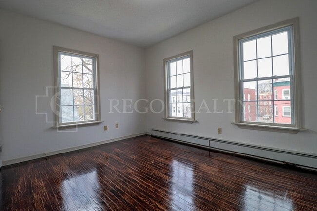 Building Photo - 49 Elliott St Unit 3rd Fl