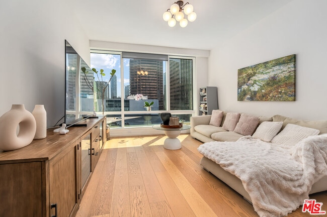 Photo - 877 Francisco St Unidad 707