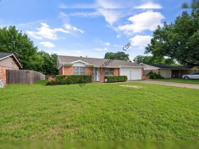 Photo - 230 NE Craig St