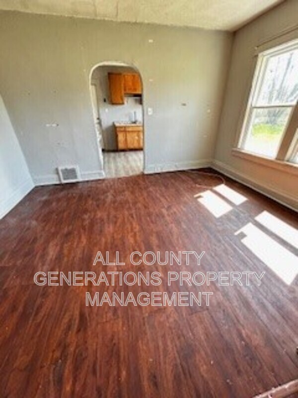 Photo - 1011 E 140th St