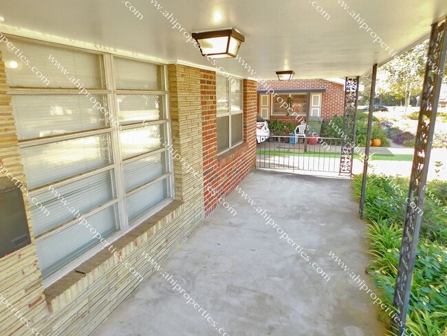 Photo - 3520 Royal Crest Dr